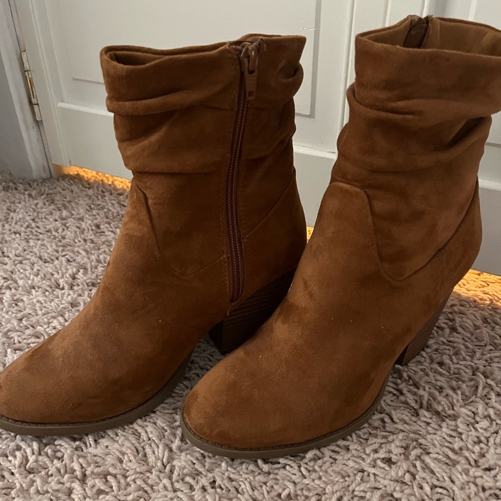 Womens brown heeled bootie